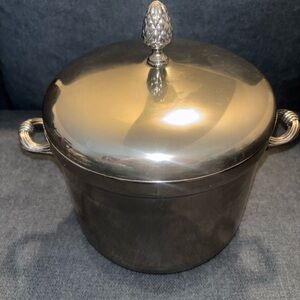 Vintage International Sliver Co. Lidded Ice Bucket with Pineapple Finial